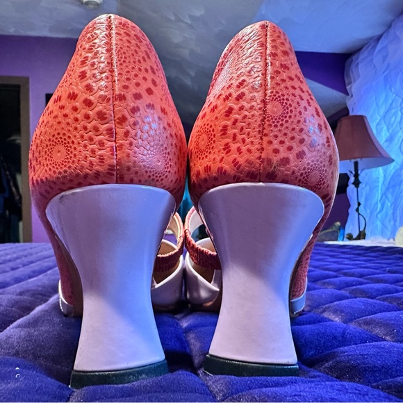 Fluevog Big Presence Earhart Asymmetrical D'Orsay Pump in Papaya/Lilac ๐งก๐ - Picture 6 of 13